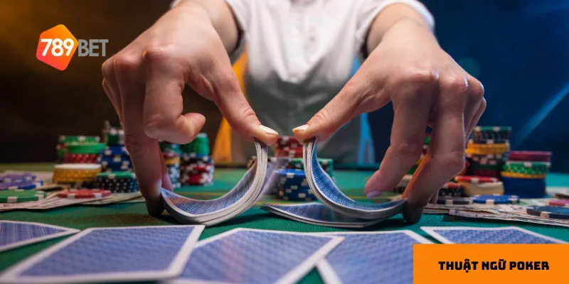 Flop, Turn và River là ba giai đoạn quan trọng trong ván poker.